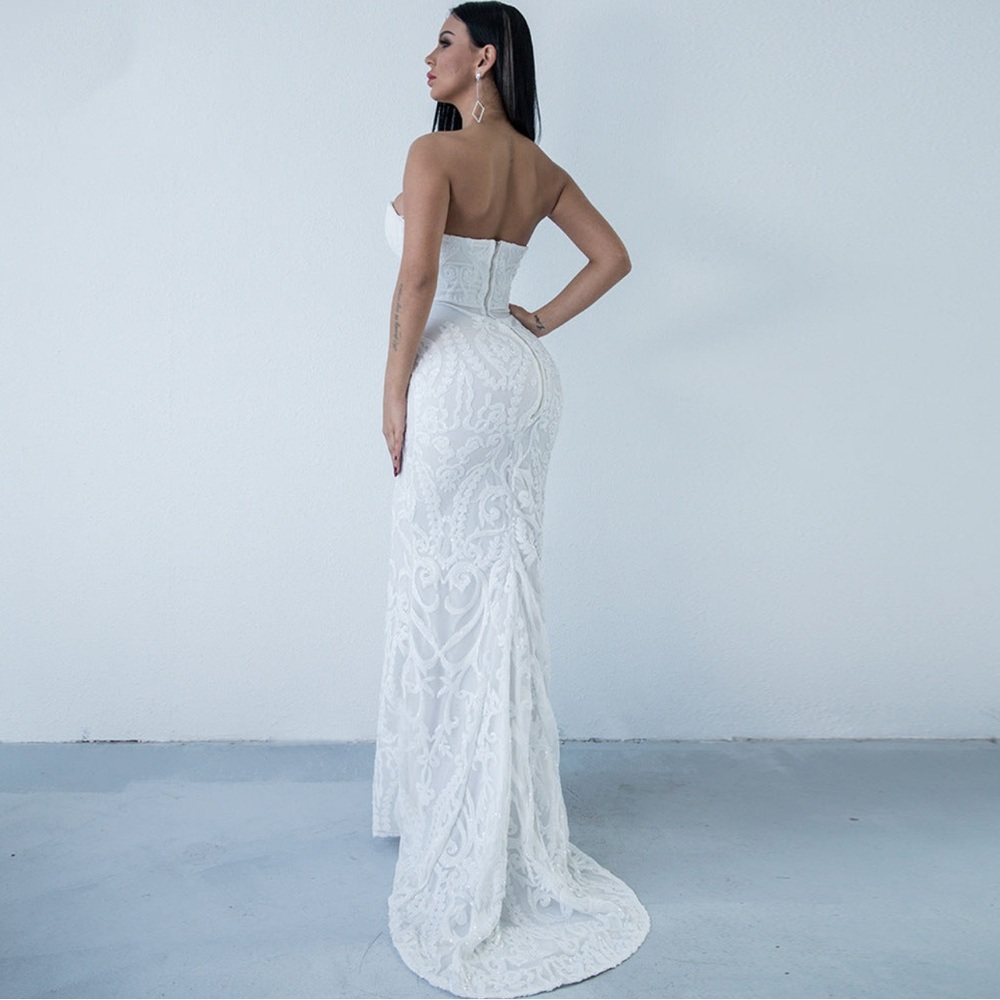 Elegant White Strapless Lace Dress - Picture 2 of 2